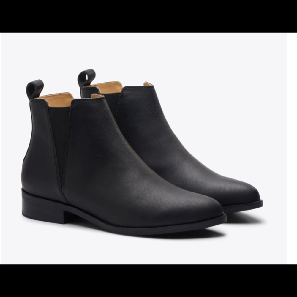 Everyday Chelsea Commuter Boot in Black - EUC size 8